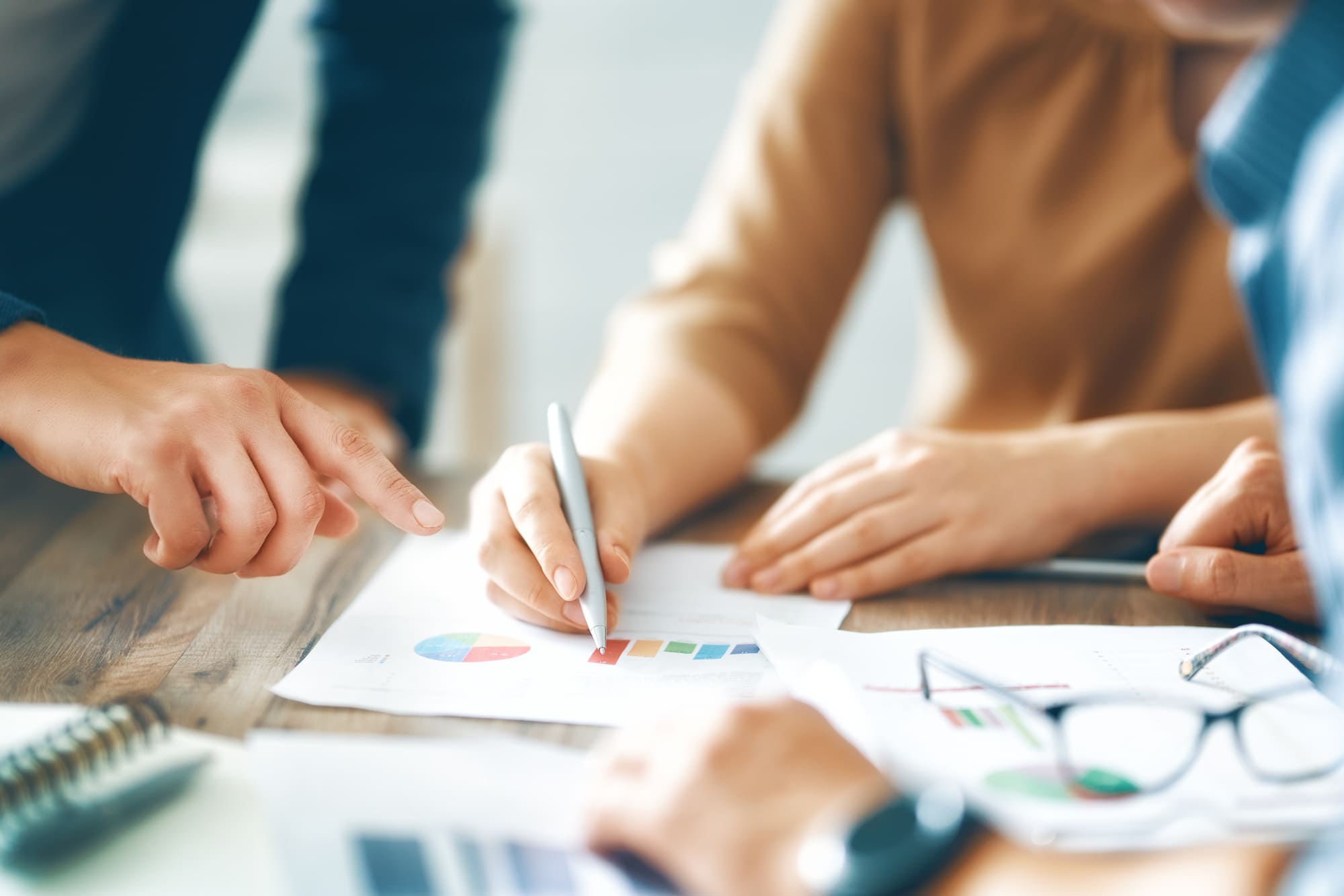 経理部長の年収は1,000万円以上も可能!相場と年収を上げる方法を解説