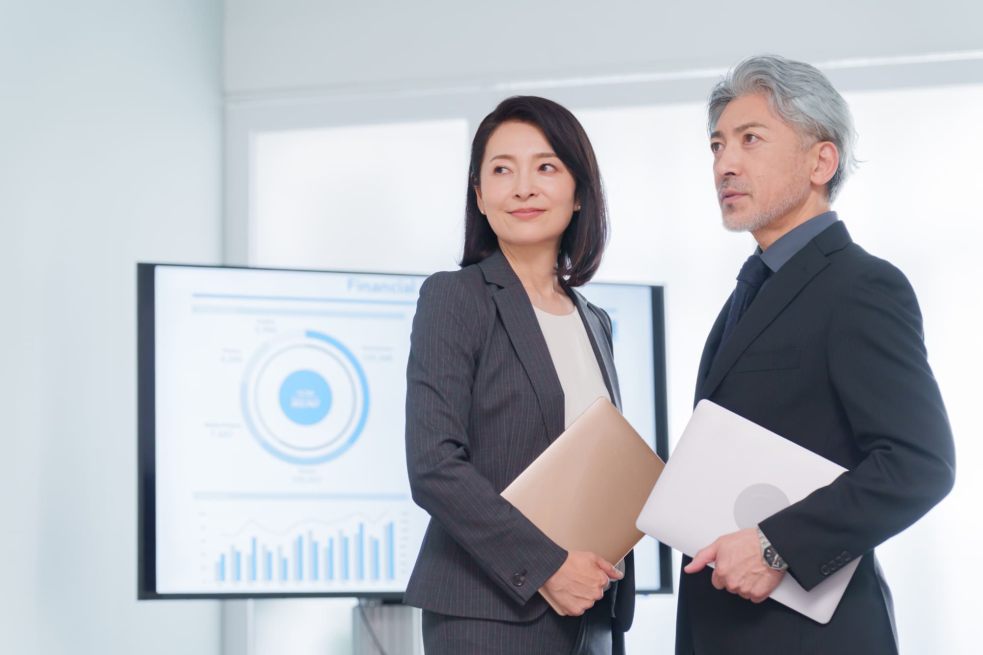 公認会計士が経営企画に転職するには?業務内容や年収相場、キャリアパスについて解説