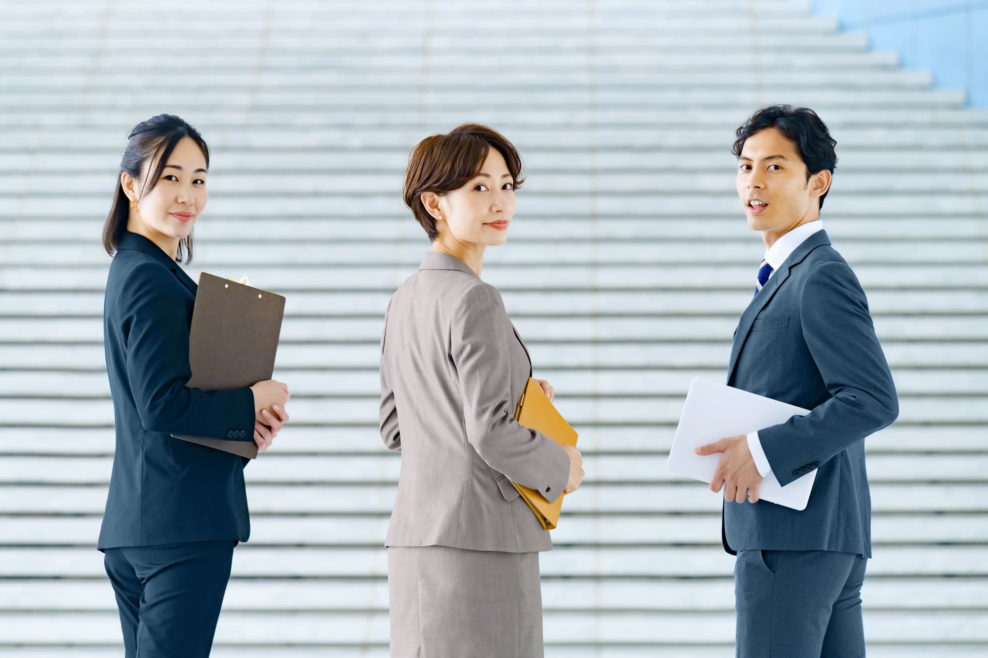 公認会計士試験合格者には監査法人以外にどんなキャリアの選択肢がある？それぞれの特徴や注意点を解説