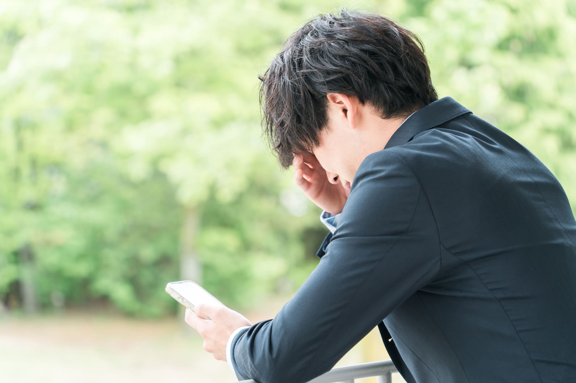 経理経験者が転職で後悔する原因は？よくある失敗パターンと後悔しないためのポイントを解説