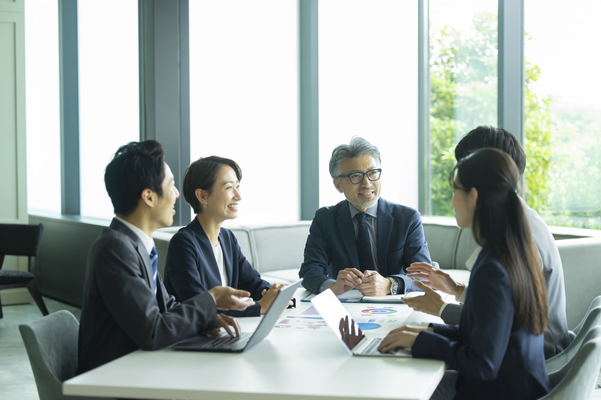 大手上場企業の経理の年収目安