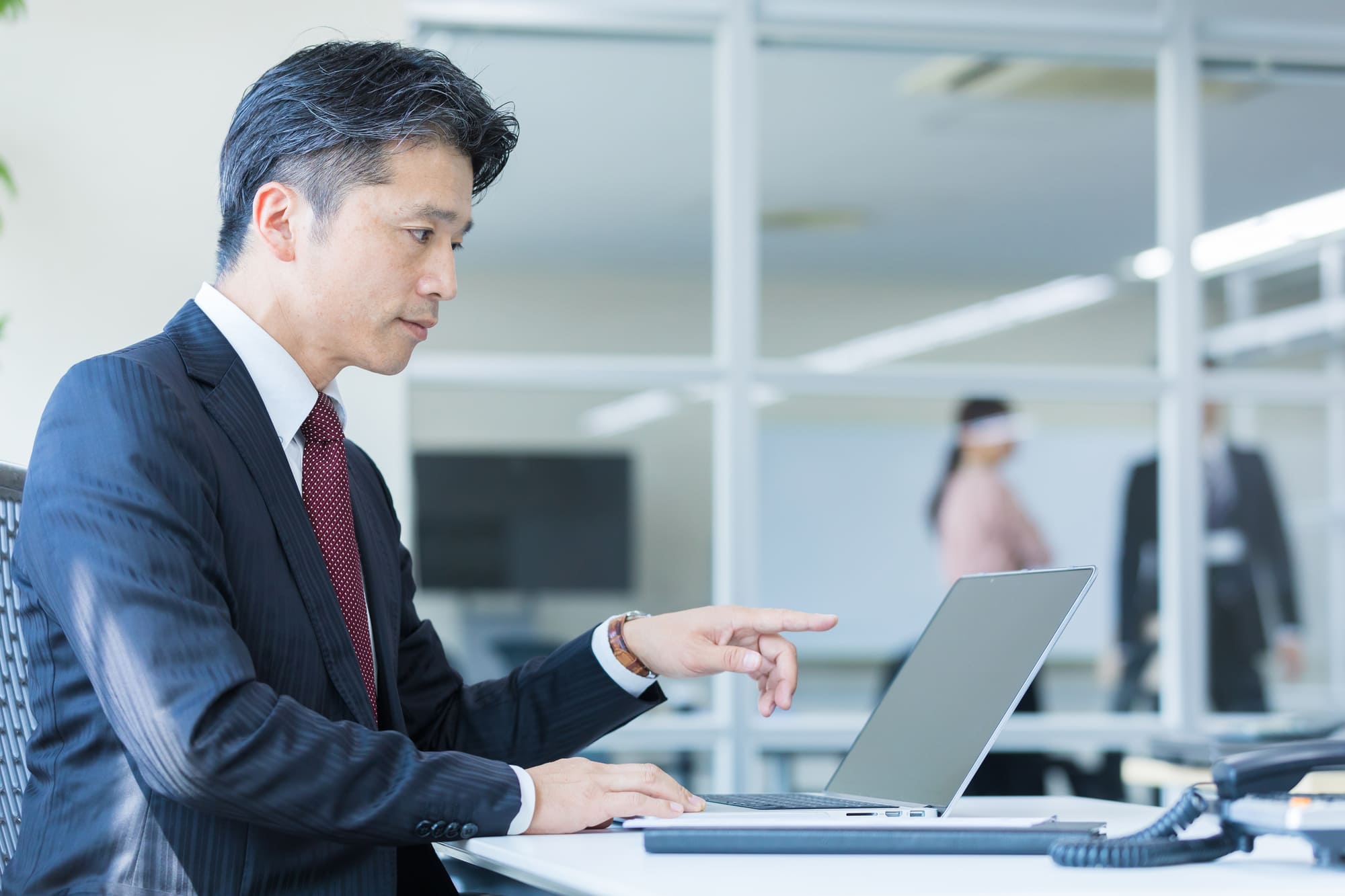 業務範囲・責任範囲と年収相場の違い